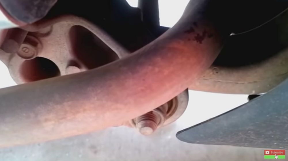 Trik mudah bersihkan karat di knalpot pakai 1 jenis minuman, tanpa perlu diampelas