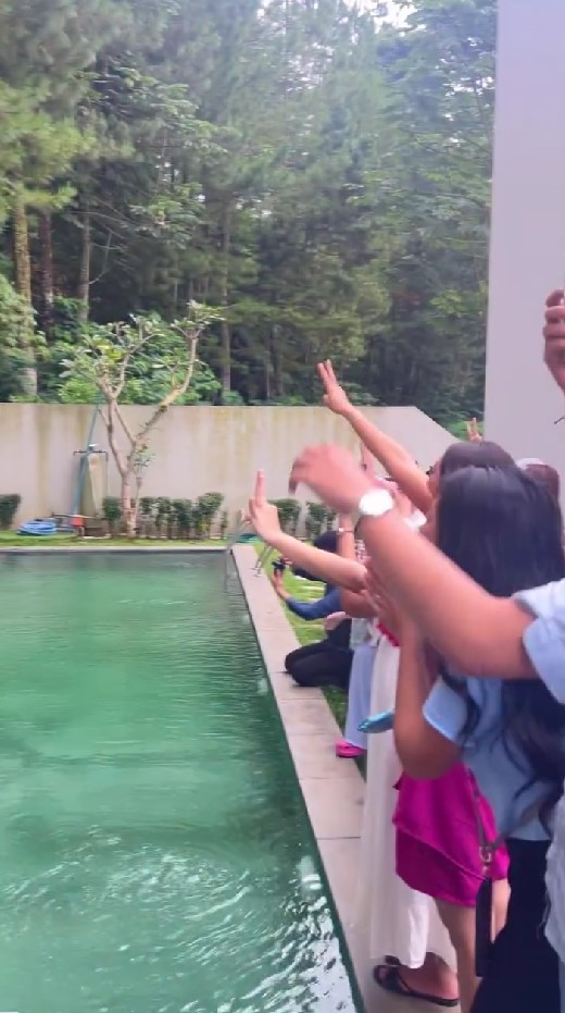 9 Momen Siti Badriah umumkan jenis kelamin anak kedua, ekspresi syok Krisjiana jadi sorotan