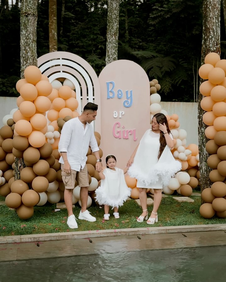 9 Momen Siti Badriah umumkan jenis kelamin anak kedua, ekspresi syok Krisjiana jadi sorotan