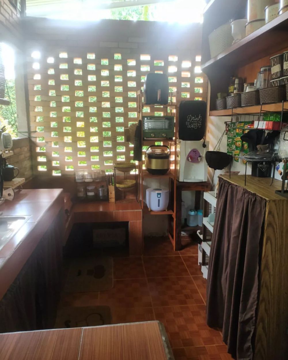 Uniknya berasa punya restoran sendiri, 11 potret dapur semi outdoor bikin masak kian adem tak gerah
