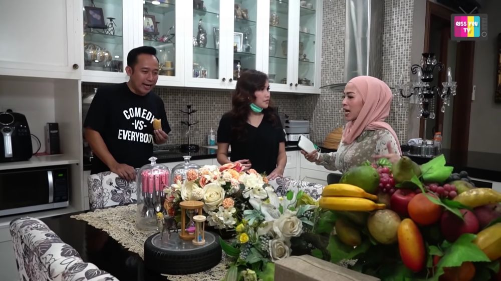 Mantan penjual combro kini sukses punya rumah megah Rp 15 miliar, intip 9 potret dapur Denny Cagur
