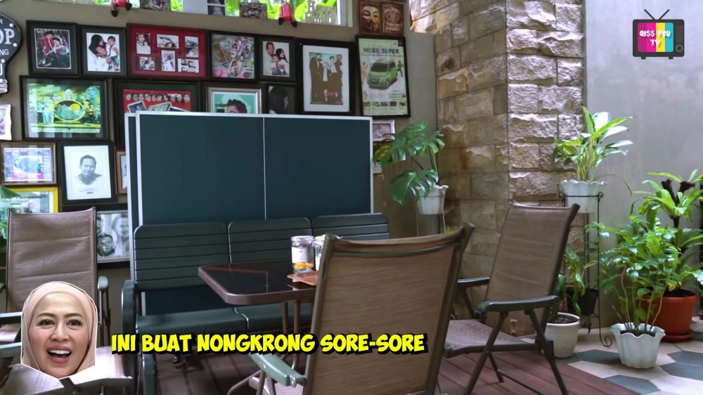 Mantan penjual combro kini sukses punya rumah megah Rp 15 miliar, intip 9 potret dapur Denny Cagur