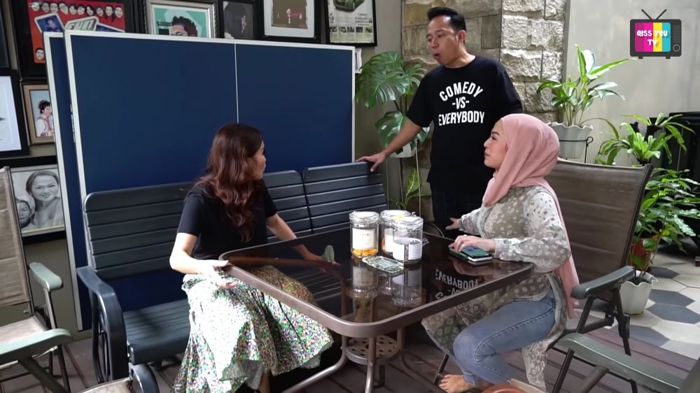 Mantan penjual combro kini sukses punya rumah megah Rp 15 miliar, intip 9 potret dapur Denny Cagur