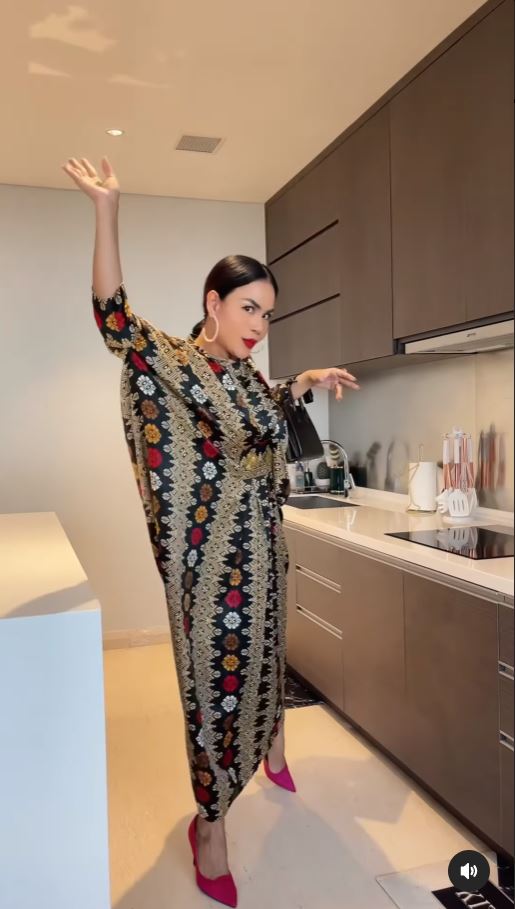 Tak banyak perabot, 11 potret makeover dapur apartemen Melaney Ricardo ini kece jadi spot ngonten