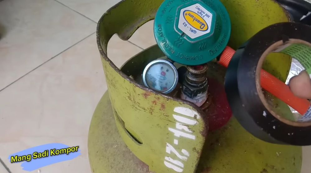 Tak perlu repot ganti karet seal, ini trik jitu atasi tabung gas mendesis cuma pakai 1 bahan perekat