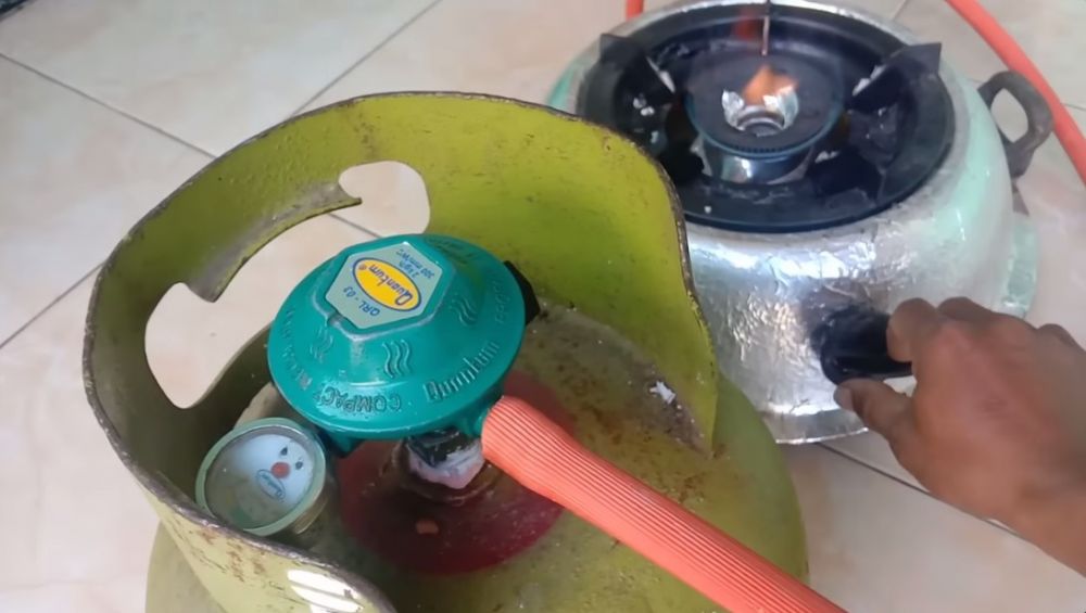 Tak perlu repot ganti karet seal, ini trik jitu atasi tabung gas mendesis cuma pakai 1 bahan perekat