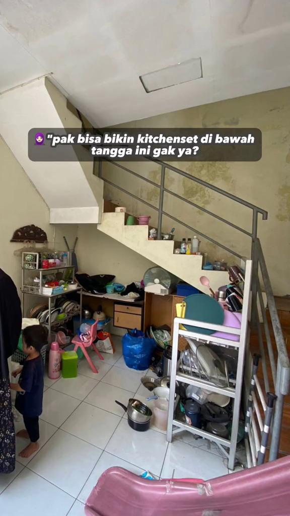 Makeover dapur minimalis di kolong tangga bak gudang jadi mewah idaman emak-emak, intip 9 potretnya