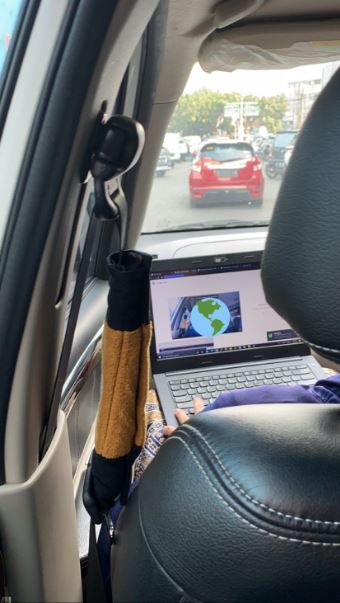 11 Aksi kocak emak-semak multitasking ini bikin takjub plus heran, emang nggak ada lawannya