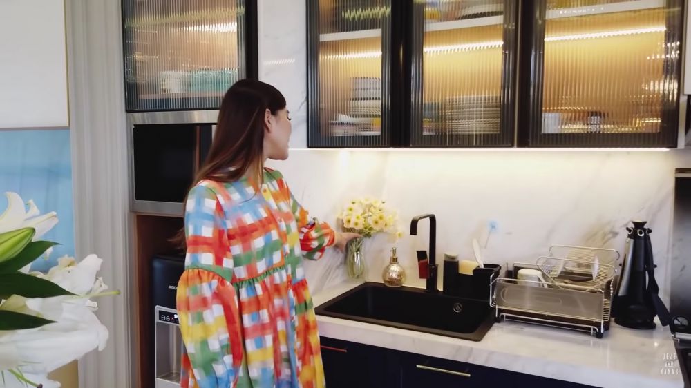 Kini sibuk dampingi Jeje Govinda jadi bupati, begini 11 potret dapur mewah Syahnaz yang jarang dipakai