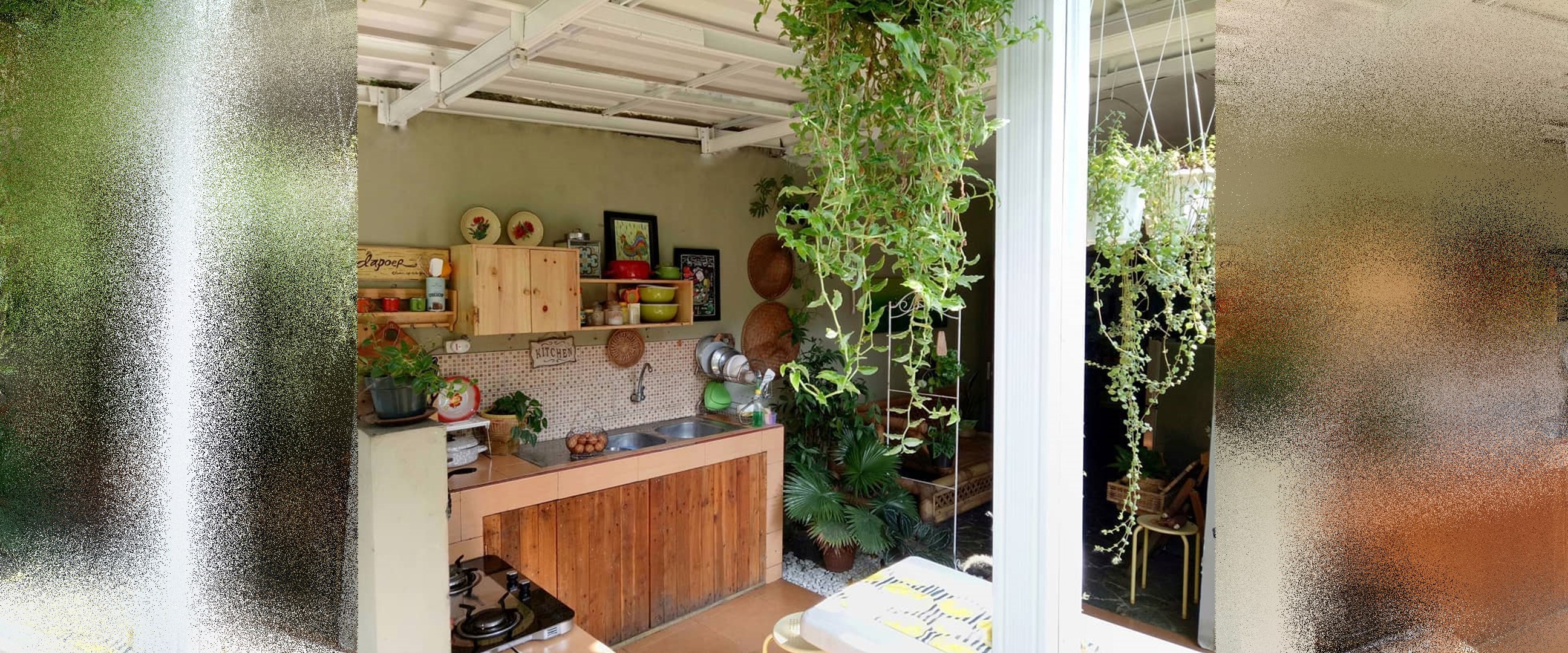 9 Potret dapur outdoor di teras ini desainnya keren abis, bikin masak sekaligus healing