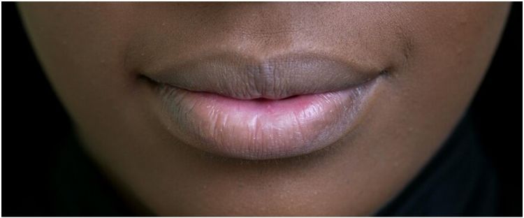 Cara hilangkan bibir hitam supaya lebih cerah dan tak pecah-pecah, cukup gunakan 2 bahan minuman ini