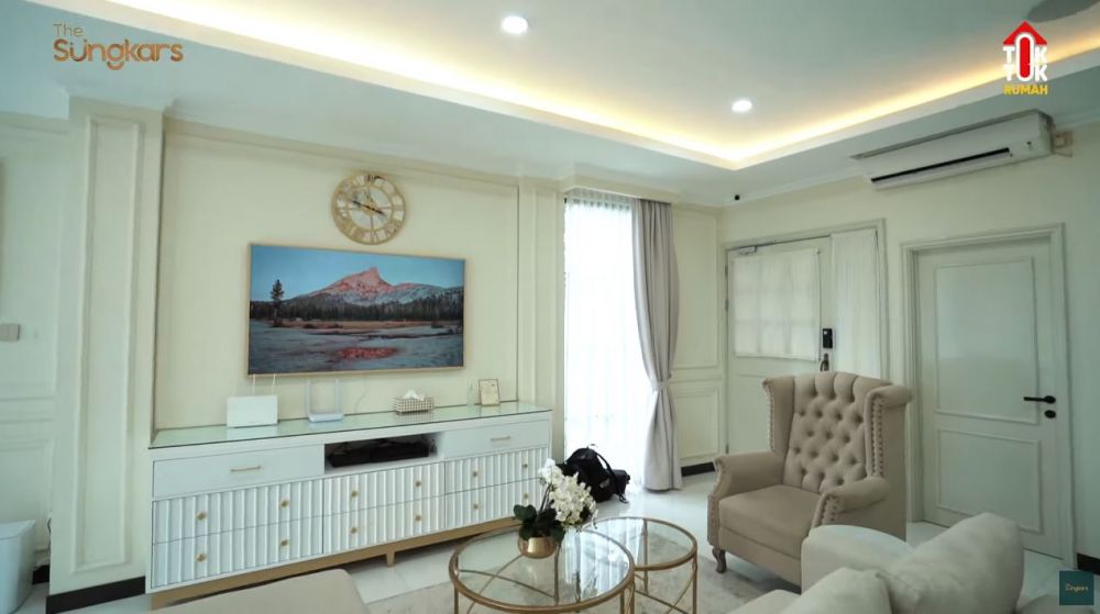 Sada Amina anak Fitri Tropica masih kecil punya perpustakaan di kamar, intip 9 potret ruang tidurnya