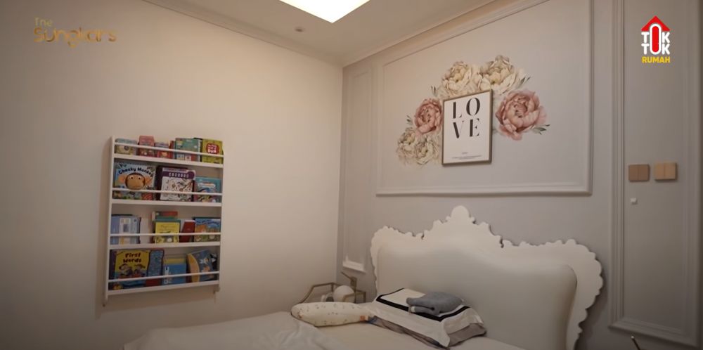 Sada Amina anak Fitri Tropica masih kecil punya perpustakaan di kamar, intip 9 potret ruang tidurnya