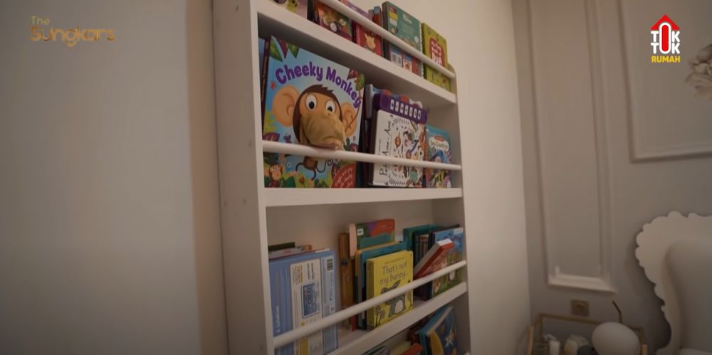 Sada Amina anak Fitri Tropica masih kecil punya perpustakaan di kamar, intip 9 potret ruang tidurnya