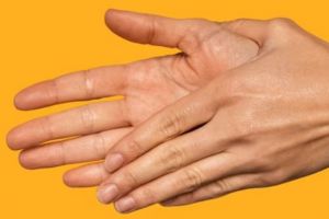 Kulit mulus dalam sekejap, ini cara pudarkan keriput di punggung tangan pakai masker dari 1 jenis buah