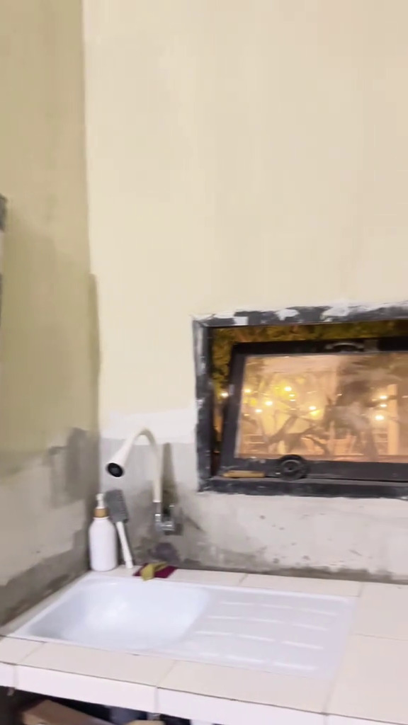 9 Potret makeover dapur lebar 1,4 meter jadi estetik idaman anak kos, meski sempit tapi nggak sumpek