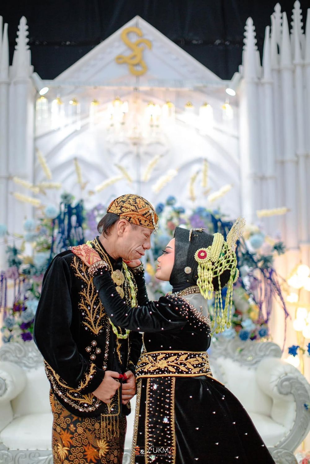 Ingat Surya Manurung pengidap sindrom langka? Kini gelar pesta nikah selang 2 tahun akad, 9 potretnya