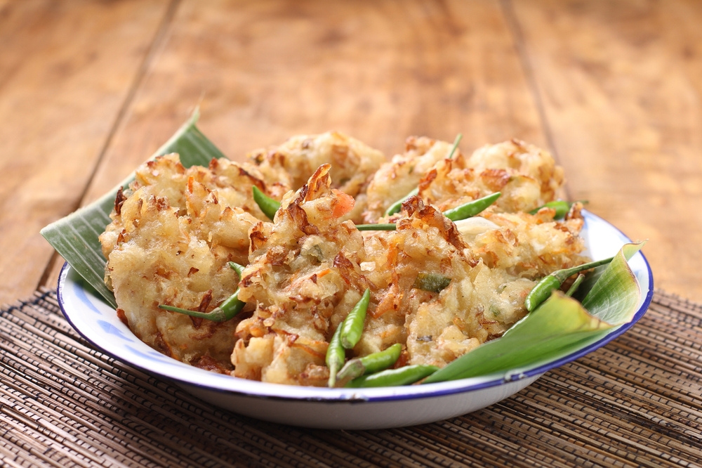 Trik membuat bakwan tetap renyah meski sudah dingin, kriuknya bikin nagih!