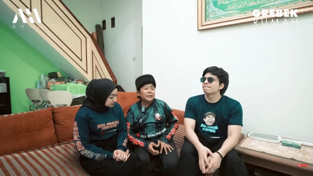 Punya rumah dengan kolam ikan 1 hektar dari hasil ngelawak, intip 9 dapur Adul yang elegan abis