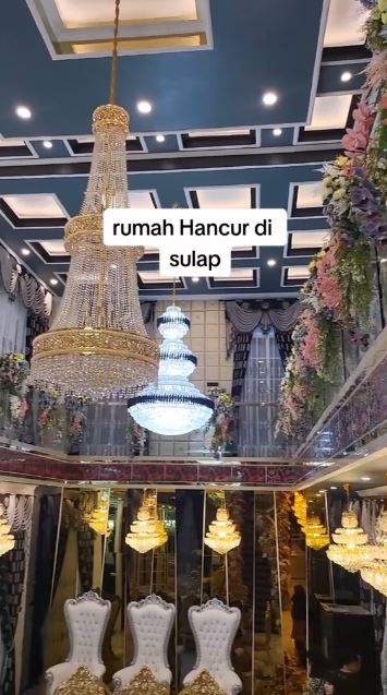 Punya dekorasi bak toko lampu silaukan mata, 9 potret ruang tamu bos skincare Mami Sultan