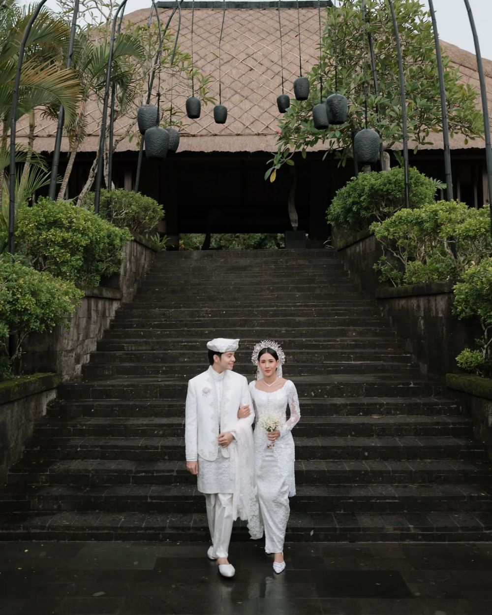 Tiba-tiba bagikan momen akad, 11 potret pernikahan Angga Yunanda dan Shenina Cinnamon bikin syok fans