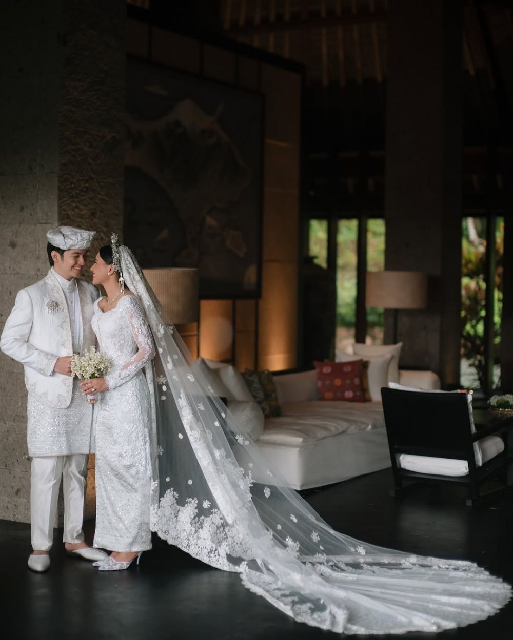 Tiba-tiba bagikan momen akad, 11 potret pernikahan Angga Yunanda dan Shenina Cinnamon bikin syok fans