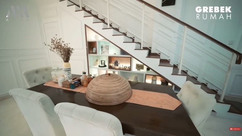 Mantan sales kupon keliling ini sukses punya rumah Rp 10 M, intip 9 potret dapur mewah komedian Abdel