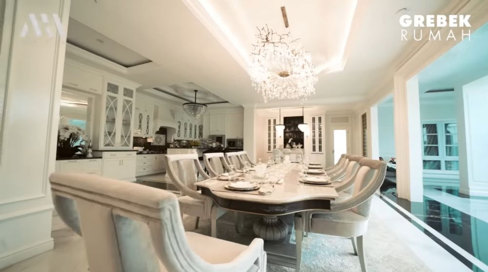 Punya kamar mandi Rp 1,4 M, intip 12 potret rumah mewah bos skincare Rizky Ananda Musa
