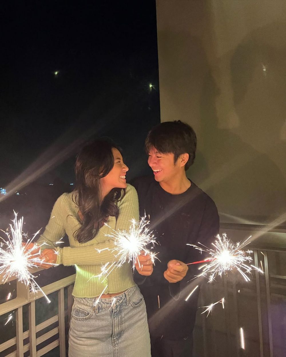 Tiba-tiba menikah, ini 9 momen Angga Yunanda bucin dengan Shenina Cinnamon saat masih pacaran