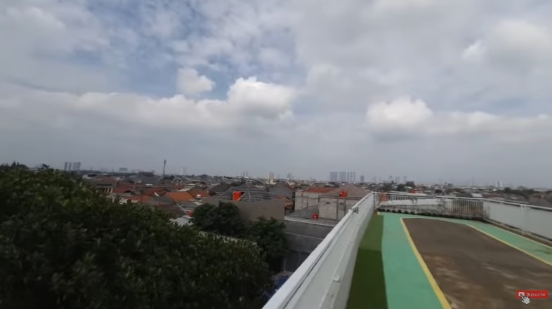 Rooftop rumah Yusuf Mansur disulap jadi kebun sayur, intip 9 potretnya yang bernuansa asri