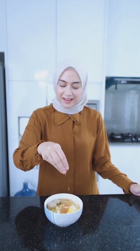 Jadi istri pengusaha tambang artis FTV ini kini punya rumah mewah, intip 9 potret dapur Nina Zatulini