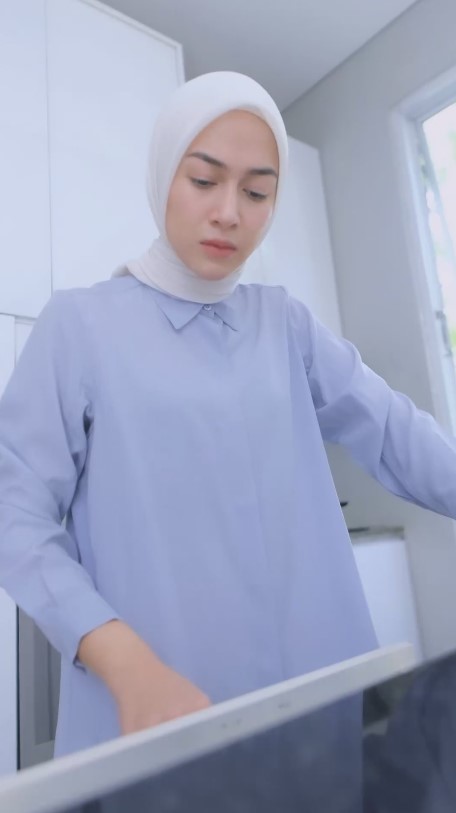 Jadi istri pengusaha tambang artis FTV ini kini punya rumah mewah, intip 9 potret dapur Nina Zatulini