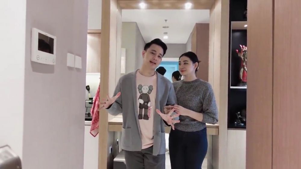 Tinggal di apartemen punya penutup kompor bisa jadi talenan, intip 11 potret dapur Billy Davidson