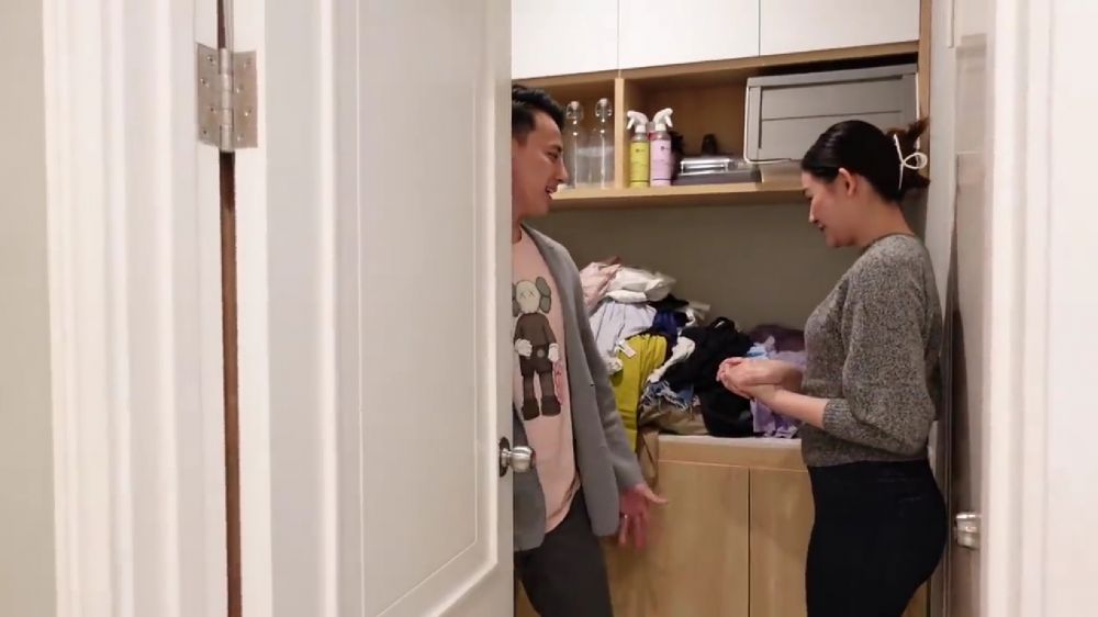 Tinggal di apartemen punya penutup kompor bisa jadi talenan, intip 11 potret dapur Billy Davidson