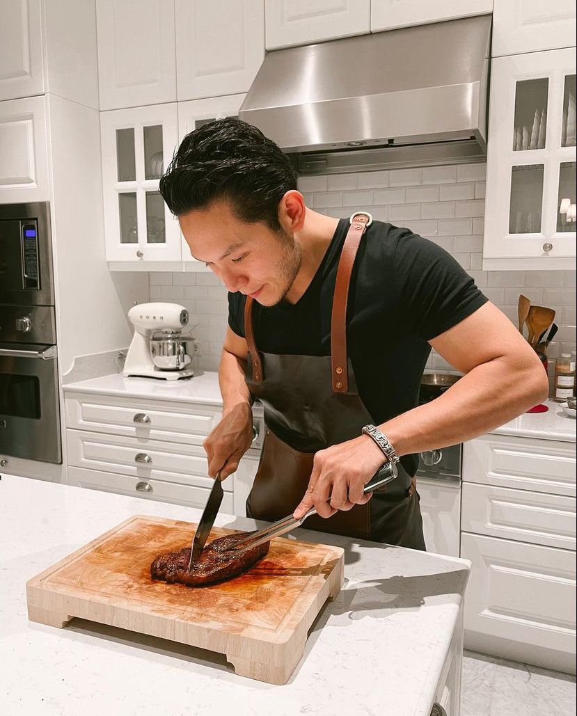 Kaya raya tapi dapurnya tak glamor, ini 9 potret tempat masak Jusuf Hamka serba putih minim perkakas