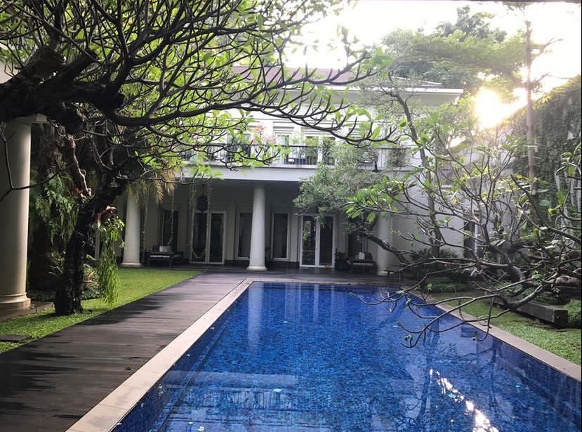 Kaya raya tapi dapurnya tak glamor, ini 9 potret tempat masak Jusuf Hamka serba putih minim perkakas