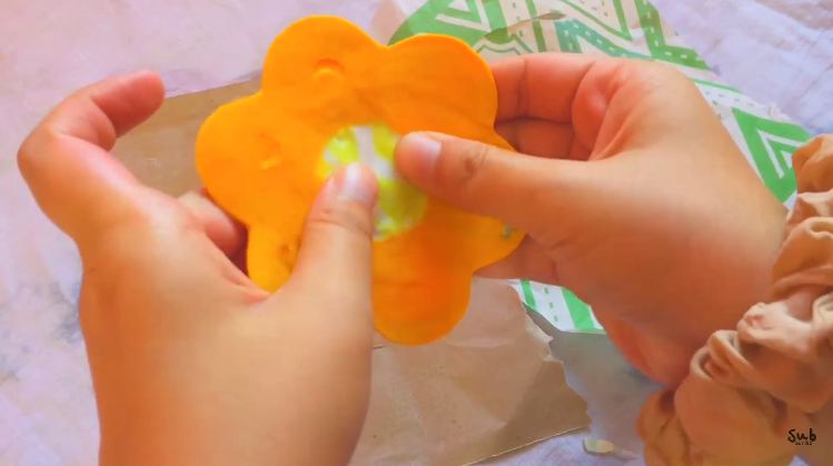 Cara praktis bikin tatakan gelas estetik dari tutup botol bekas, awet dan ekonomis