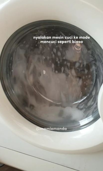 Trik emak-emak hilangkan bau apek di mesin cuci tanpa dibongkar pakai 1 bahan dapur, tak perlu sabun
