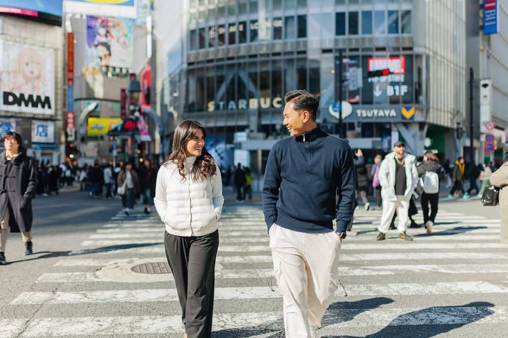 Marsha Aruan dan Vicky Syaputra kompak pajang foto liburan di Jepang, cuma sahabat atau pacar?