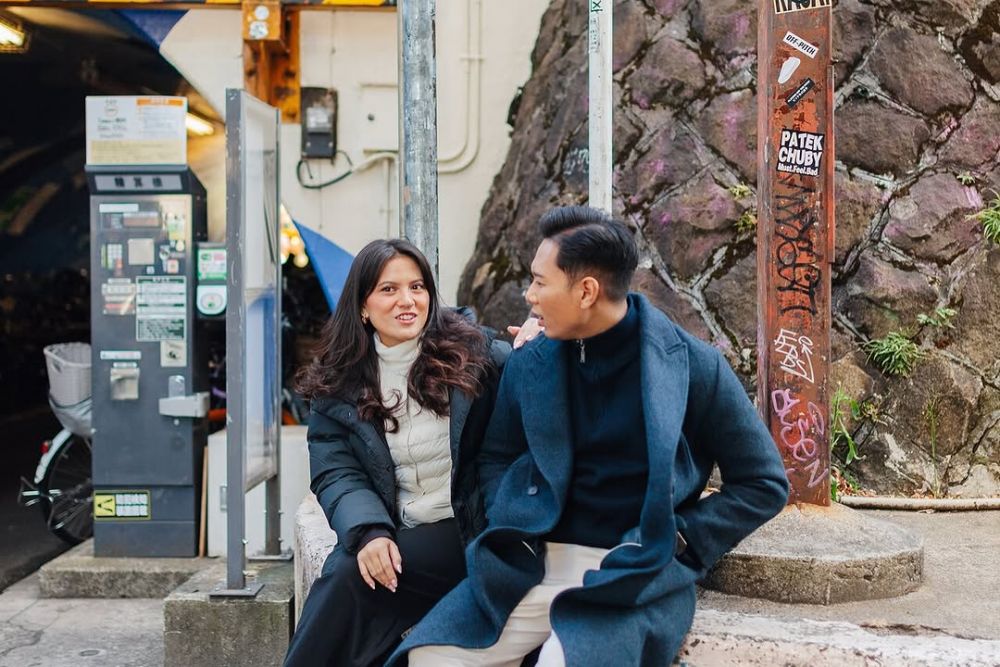 Marsha Aruan dan Vicky Syaputra kompak pajang foto liburan di Jepang, cuma sahabat atau pacar?