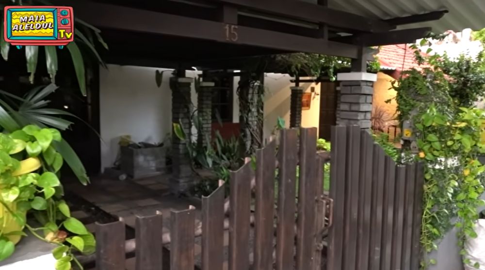 Kecil penuh barang tapi tak sumpek, 9 potret dapur rumah masa kecil Maia Estianty di Surabaya