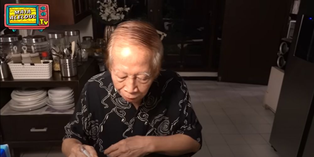 Kecil penuh barang tapi tak sumpek, 9 potret dapur rumah masa kecil Maia Estianty di Surabaya