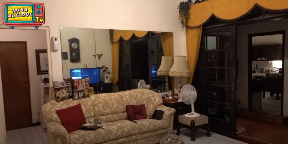 Kecil penuh barang tapi tak sumpek, 9 potret dapur rumah masa kecil Maia Estianty di Surabaya