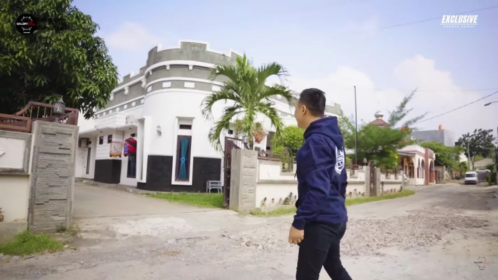 Rumahnya 1.000 meter persegi bak benteng tapi dapurnya mungil, 9 potret ruang masak Andika Kangen Band