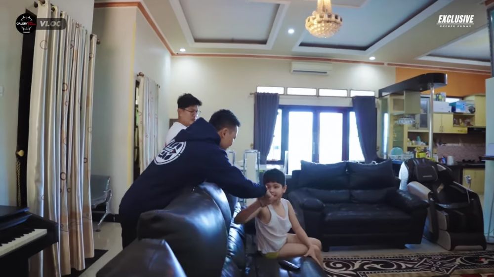 Rumahnya 1.000 meter persegi bak benteng tapi dapurnya mungil, 9 potret ruang masak Andika Kangen Band