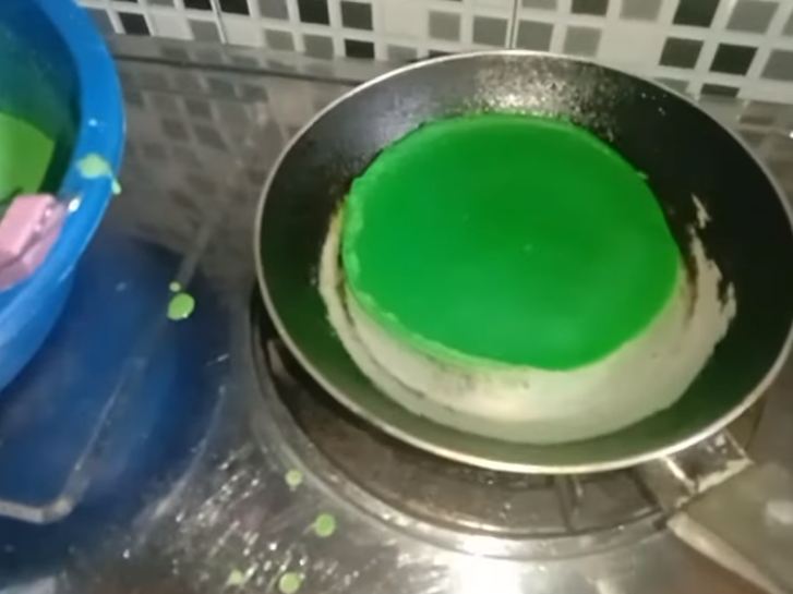 Cara sederhana mengatasi permukaan teflon lengket hanya dengan Rp 3.000, bukan digosok kertas amplas