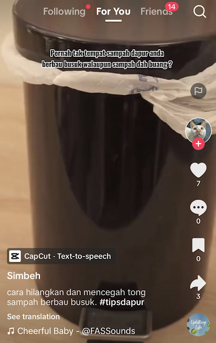 Trik ampuh menghilangkan bau busuk di keranjang sampah dapur, cepat cuma dengan 1 bahan makanan