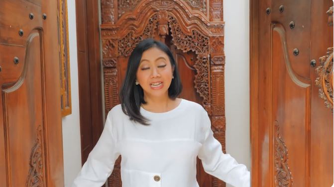 Rumahnya gaya Jawa klasik tapi dapurnya beda dari ruangan lain, intip 9 potret ruang masak Asri Welas