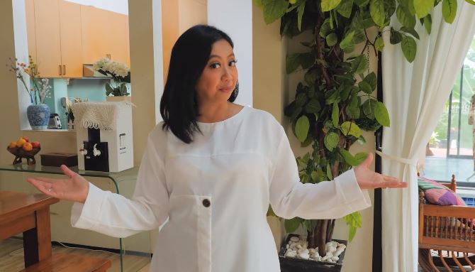 Rumahnya gaya Jawa klasik tapi dapurnya beda dari ruangan lain, intip 9 potret ruang masak Asri Welas