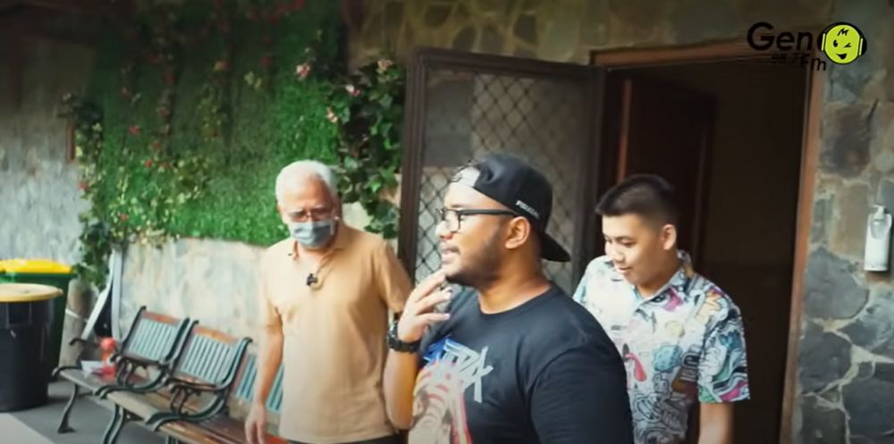 Iwan Fals punya rumah seluas 2 hektar, 9 potret dapurnya berdinding tegel sederhana